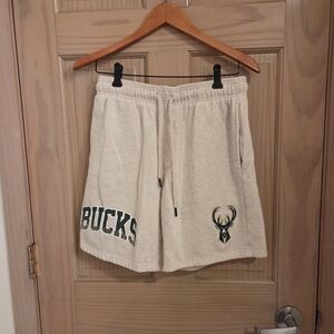 Men's Milwaukee Bucks Basketball Tan Fleece Shorts Small